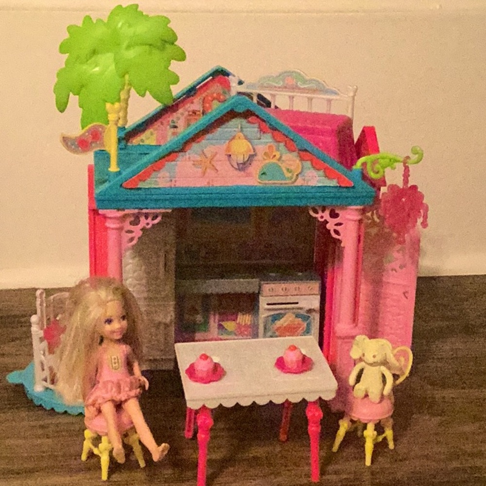 Chelsea’s Playhouse! (Barbie)